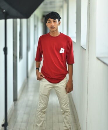 "Bold Red Oversized T-Shirt: Effortless Style & Comfort"