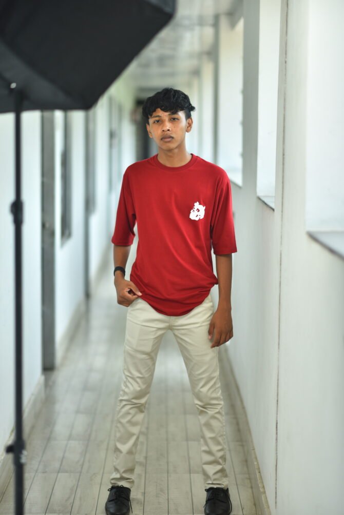 "Bold Red Oversized T-Shirt: Effortless Style & Comfort"